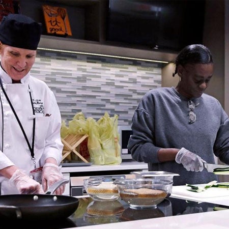 Las clases de cocina tienen como objetivo restaurar la salud después de la adicción