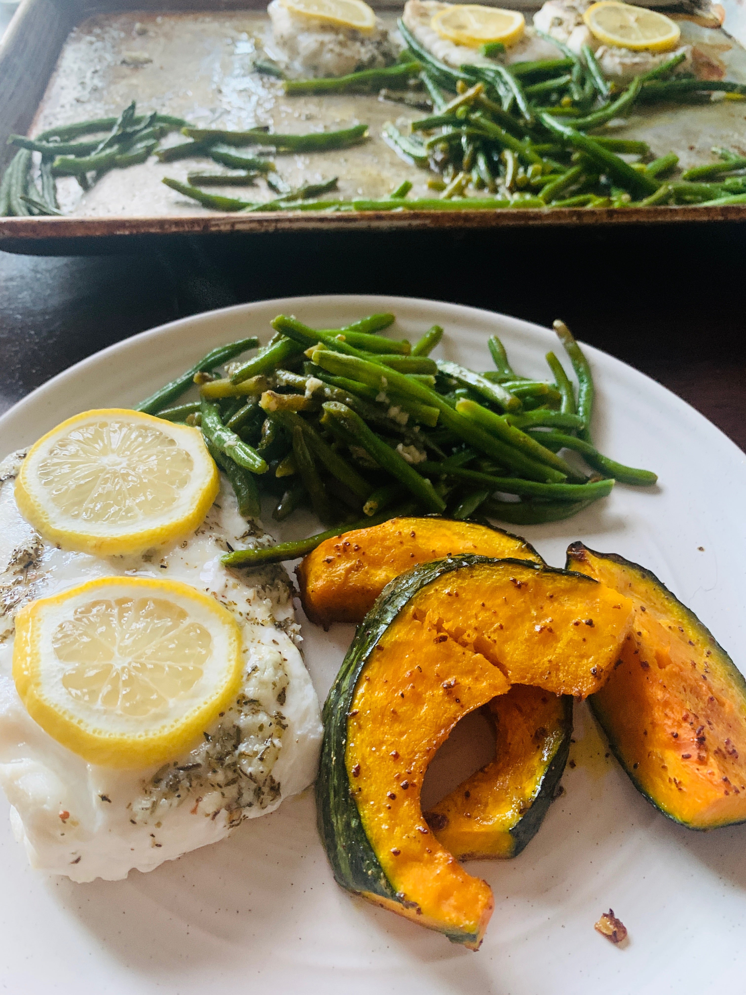 Fish, squash and green beans on a plate 