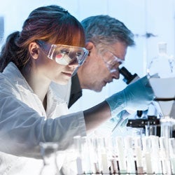 Investigación en Addiction Medicine Scholars (RAMS) - Investigadores en el laboratorio