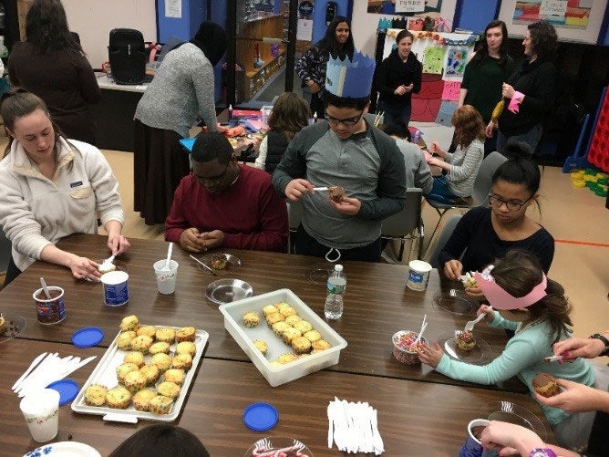 Decorating Cupcakes