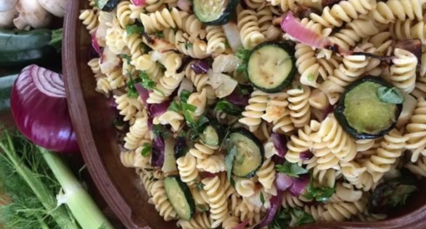 Renal-friendly vegetable pasta salad 