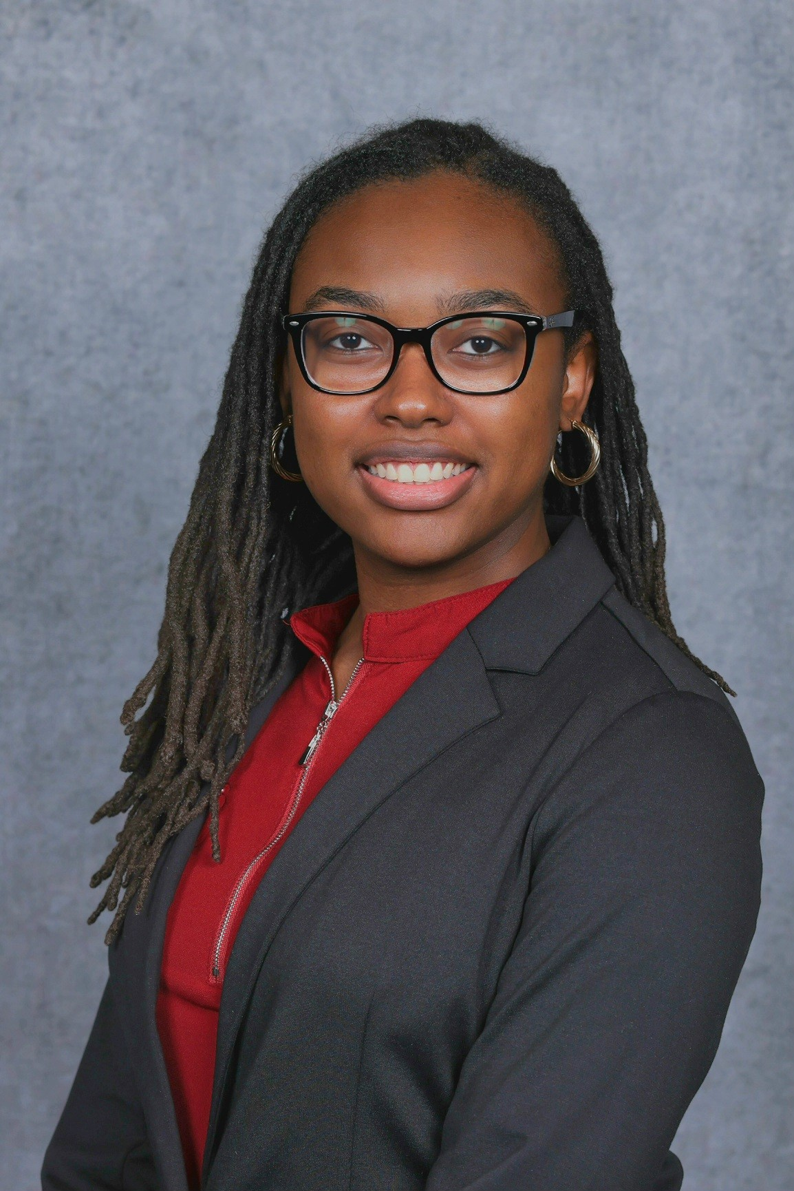 Dominique Headshot