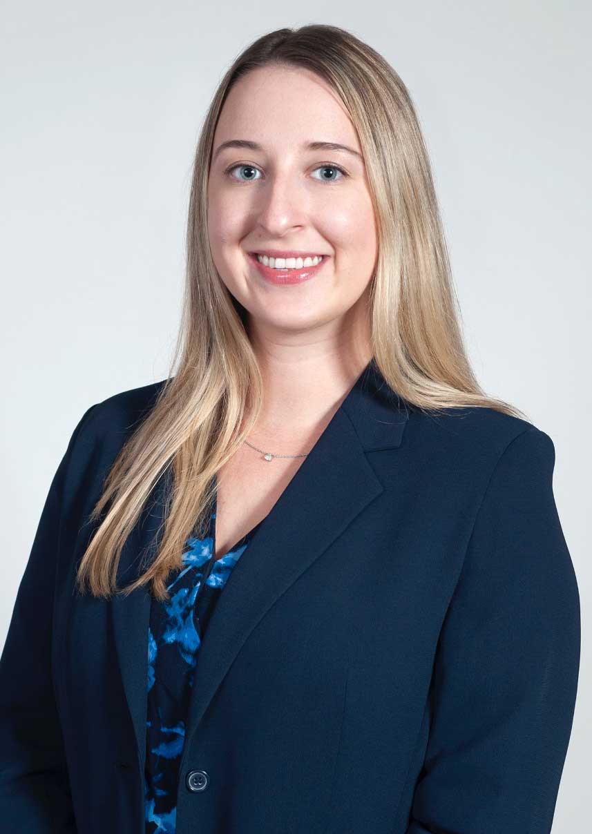 Raluca Laza Headshot